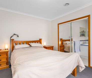 12 Woodyard Court, Altona Meadows VIC 3028 - House For Rent | Domain - Photo 4