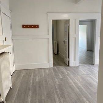 2 Bedroom, 1 Bath in Kitsilano-Rental Building - Photo 1