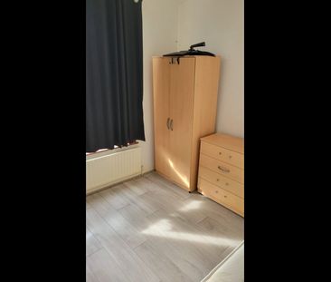 Room in a Shared House, York Road, N11 - Photo 1