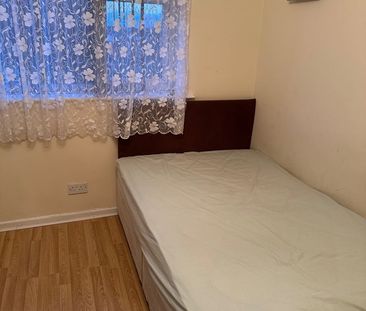 2 Bed Flat, Lupton Avenue, LS9 - Photo 4