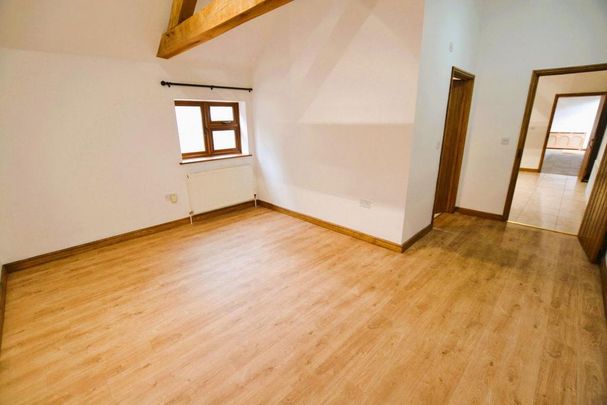 4 bedroom barn conversion to rent - Photo 1