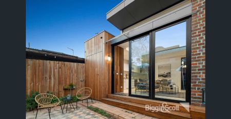 LUXURY LIVING MEETS URBAN CHARM ON ROWENA PARADE - Photo 4