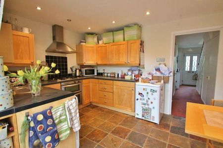 3 bedroom semi-detached house to rent - Photo 2