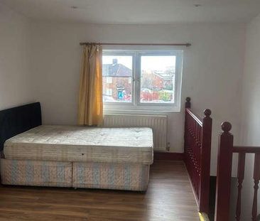 Weir Hall Road, N18 - Photo 1