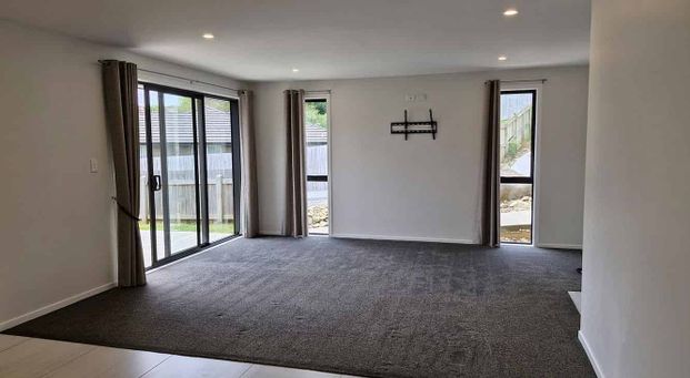 Modern, warm 4BR Home in Tuakau w/ Deck - Photo 1