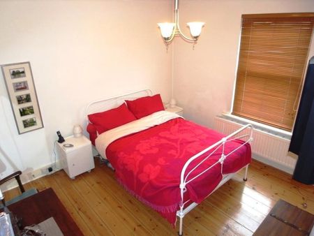 2 bedroom end of terrace house to rent - Photo 3