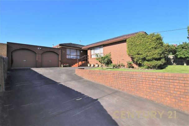 Spacious Living in Great Location&excl; - Photo 1