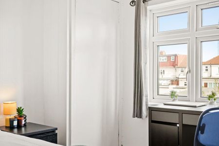 1 bedroom in a house share to rent - Photo 5