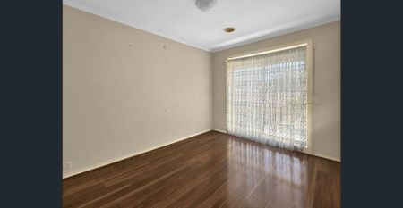 Spacious 5 Bedroom Family Home in Roxburgh Park - Photo 4