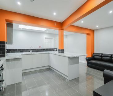 6 bedroom terraced house to rent - Photo 1