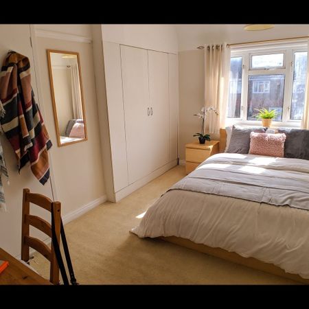 3 Bed Semi-Detached House, Freeburn Causeway, CV4 - Photo 3