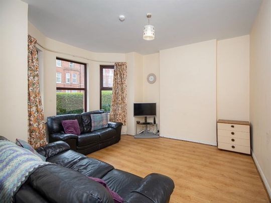 Great 5 Bedroom House, 8 University Avenue, Queens Quarter, Belfast, BT7 1GY - Photo 1