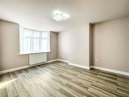 4 bedroom semi-detached house to rent - Photo 2