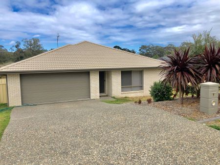Modern four Bedroom Home in a quiet street - Photo 4
