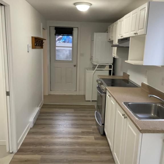 3½ Renovated – All-Inclusive – Île-Perrot (Hydro + Parking Included) Available Now – Move-in Ready! - Photo 1