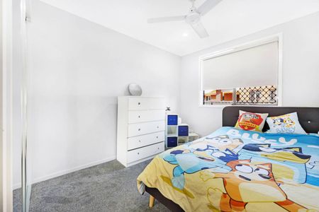 MODERN FOUR BEDROOM FAMILY HOME - Photo 3
