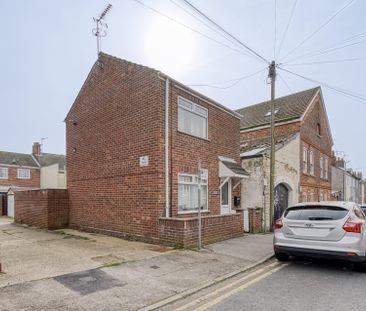 Tennyson Road, Lowestoft - Photo 2