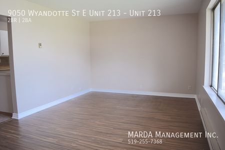 BRIGHT AND SPACIOUS 2BEDROOM/1BATH APARTMENT + HYDRO - Photo 2