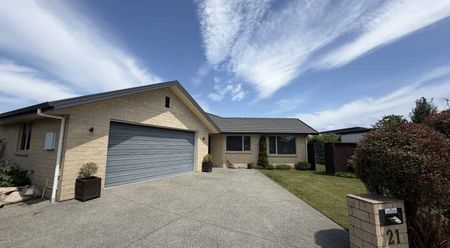 Charming 3-Bedroom Home in Blenheim Central - Photo 2