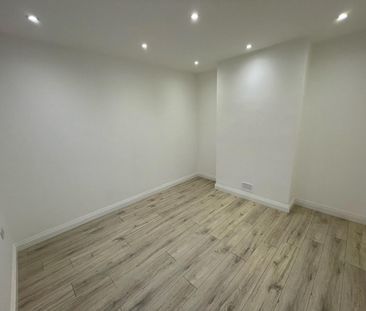 1 bedroom Flat To Let - Photo 2