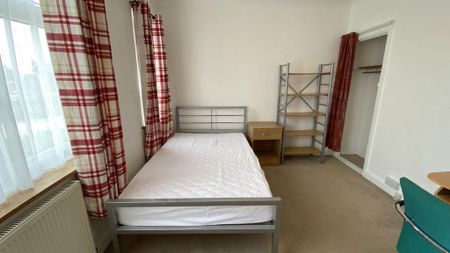 3 bedroom property to rent - Photo 3