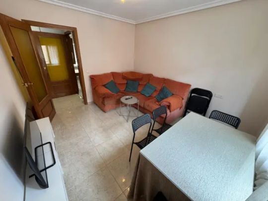 Piso en alquiler en Calle de Valle-Inclán - Photo 1