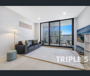 Spacious Unfurnished 1 Bed + Huge Study Room with Large Balcony | F... - Photo 2