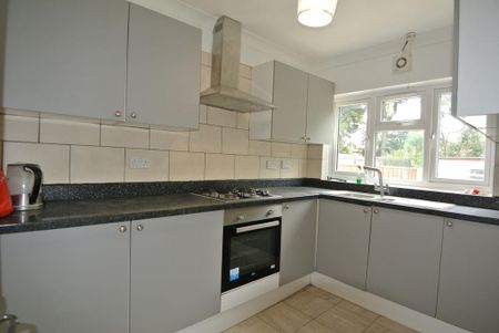4 bedroom terraced house to rent - Photo 4