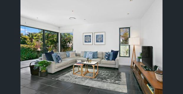 Beautifully Presented & Spacious Living - Photo 1