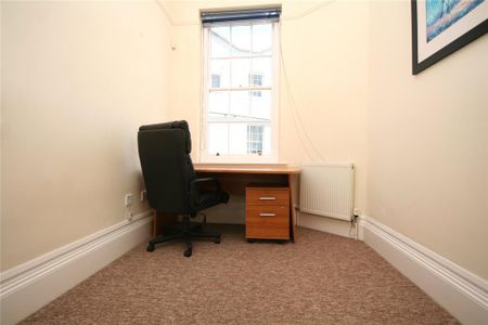 3 bedroom apartment to rent - Photo 3