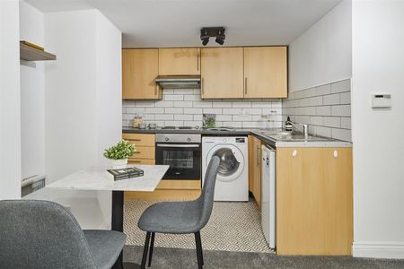 Wetherby Grove, Burley, LS4 2JH, Leeds - Photo 5