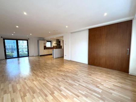 3 bedroom flat to rent - Photo 4