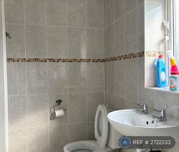 3 bedroom semi-detached house to rent - Photo 6