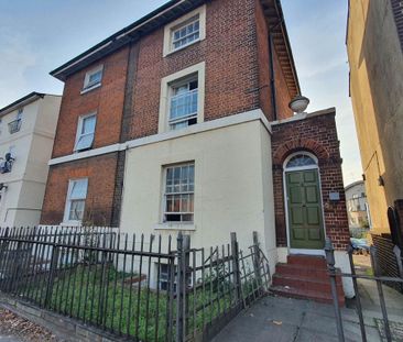 1 bedroom in a house share to rent - Photo 6