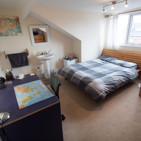 4 bedroom terraced house to rent - Photo 3