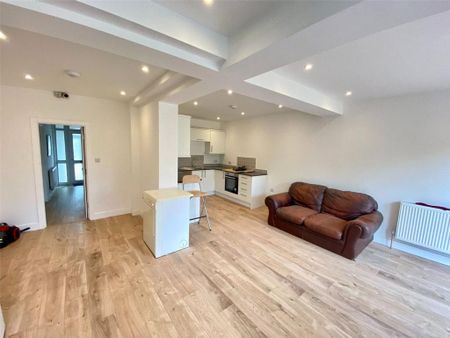 9 bedroom semi-detached house to rent - Photo 2