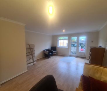 Silversmiths Way, Woking, Surrey, GU21 3HQ - Photo 3