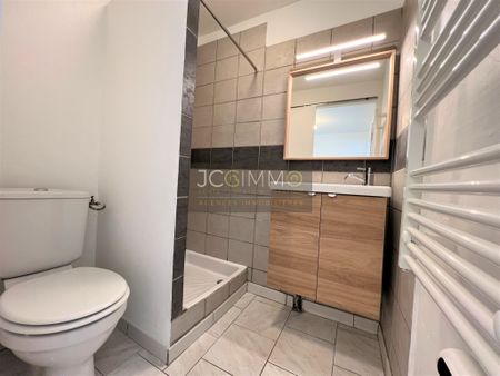 Location Appartement 1 pièce 27m² SOLLIES VILLE 83210 - Photo 4