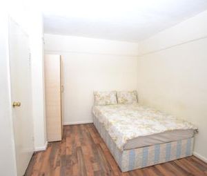 1 Bedrooms Flat to rent in Cable Street, London E1 | £ 160 - Photo 1