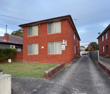 2 bedroom unit located in quiet street. - Photo 6