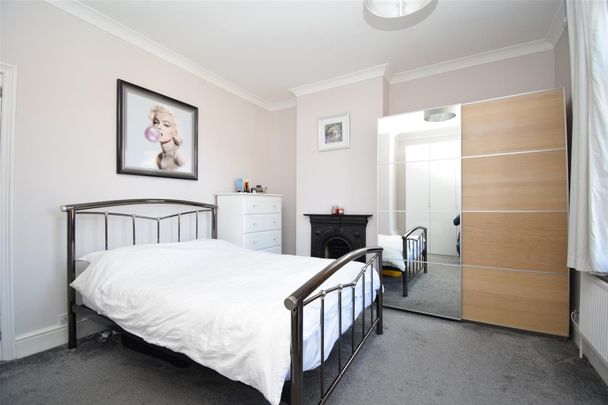 Holy Oake Terrace, Horbury - Photo 1