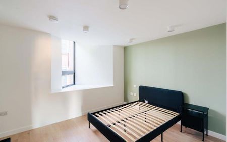 A brand new, high-spec one-bedroom flat in vibrant Bristol, offering modern open-plan living, underfloor heating, built-in storage, energy efficiency, and excellent access to public transport, shops, parks, and city amenities—ideal for couples seeking urban comfort. - Photo 3