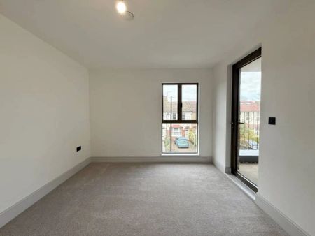 2 bedroom flat in 5-9 Station Road - Photo 3