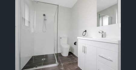 3 BEDROOM HOUSE - 20% BELOW MARKET RENT - Photo 2