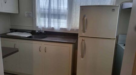 Charming 2BR Flat in Georgetown! - Photo 2