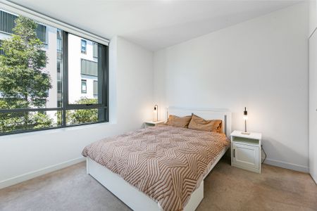 Corner Postioned 2 Bedroom Apartment in Putney Hill - Photo 4