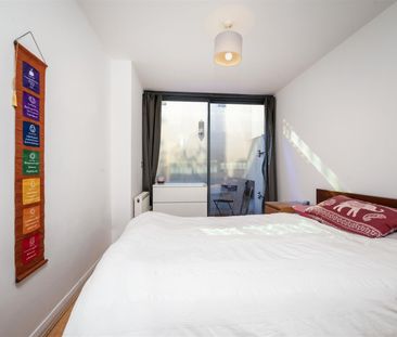 2 bedroom flat - Photo 3