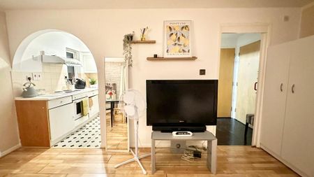 Studio to rent - Photo 2