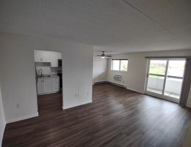 Rose City Terrace | 380 Fitch Street, Welland - Photo 1