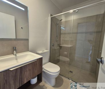 13 Cricklewood Circuit, Narre Warren - Photo 1